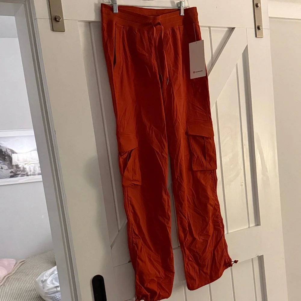 Lululemon Dance Studio Relaxed fit MR Cargo pant - Picture 2 of 6